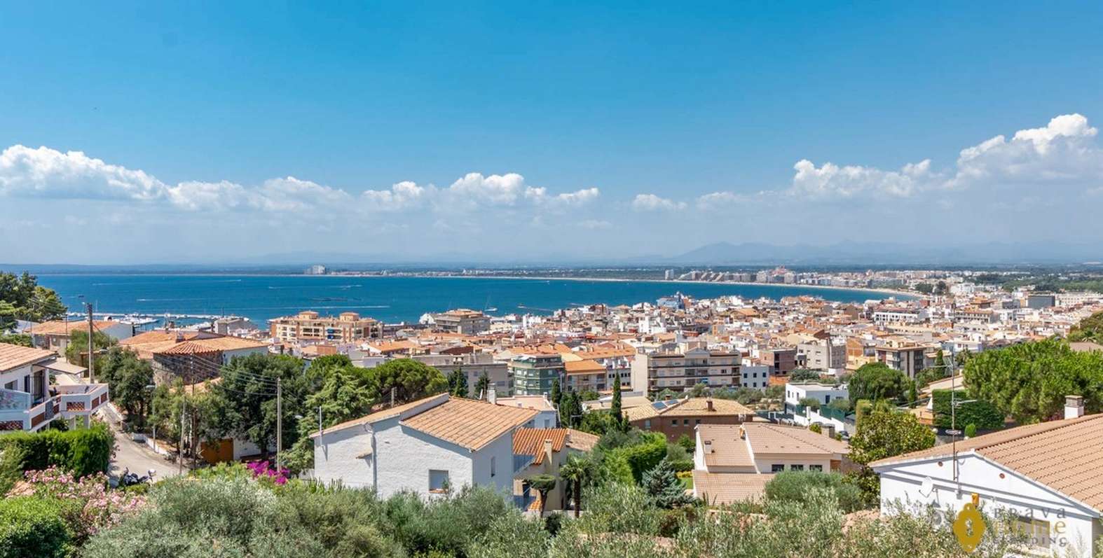 Bonica casa con piscina I vistes al mar en venda a Roses