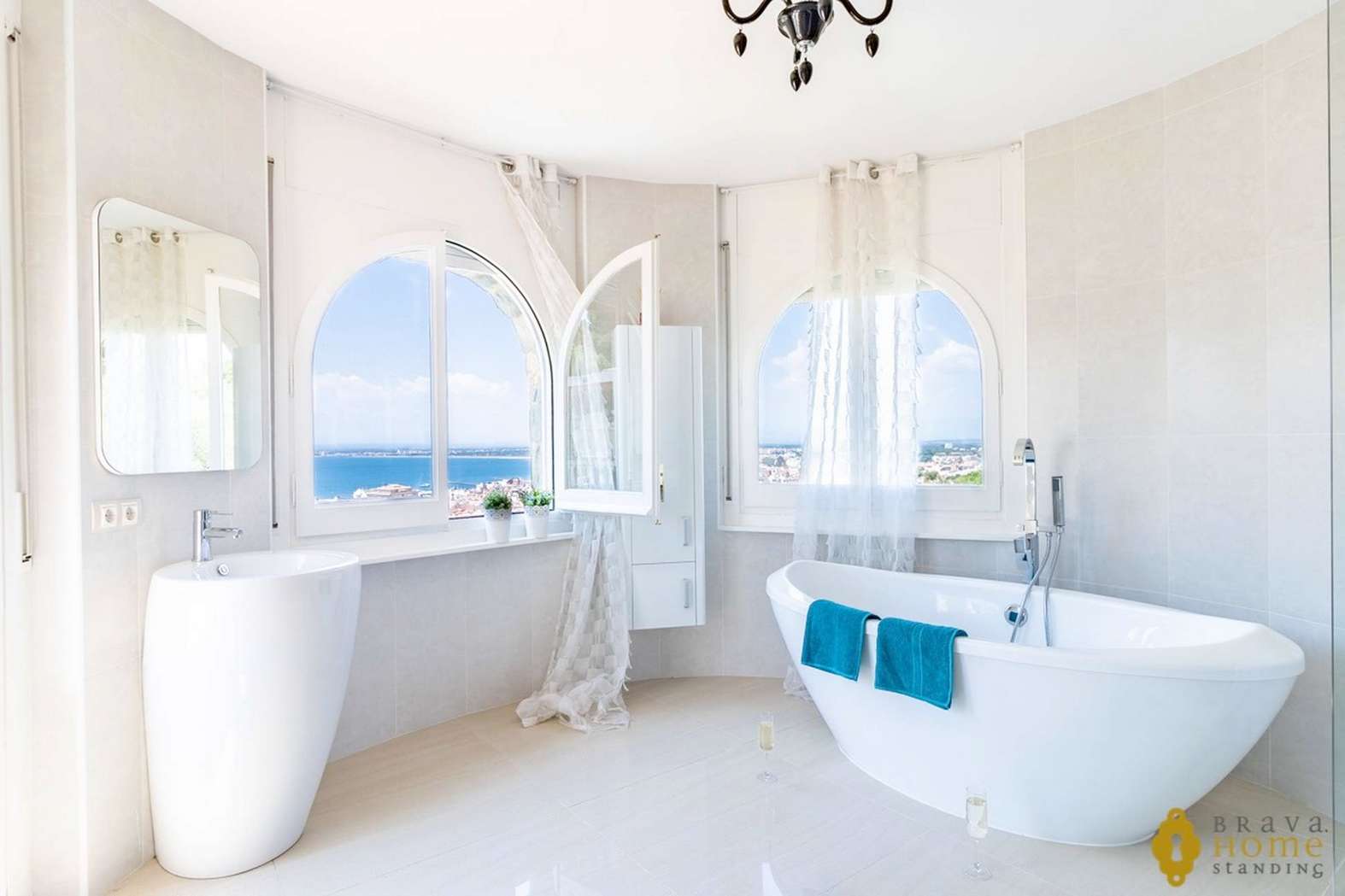 Bonica casa con piscina I vistes al mar en venda a Roses