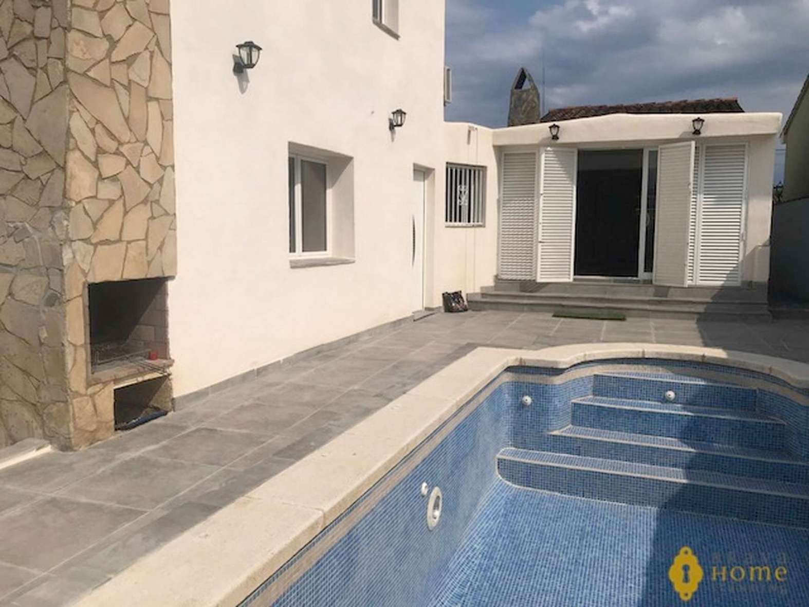 Deux maisons avec amarre au canal large avec piscine, en vente à Empuriabrava