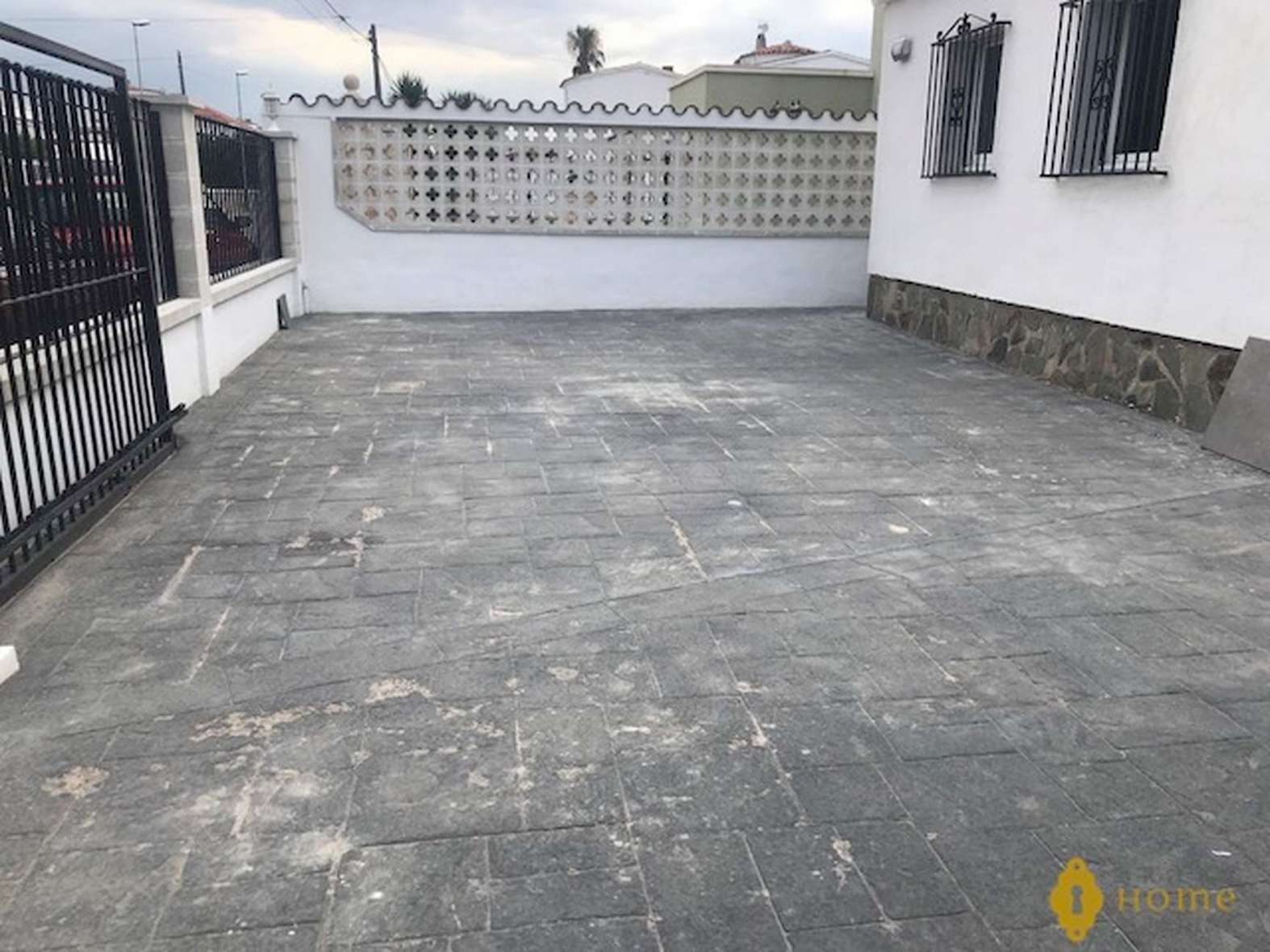 Deux maisons avec amarre au canal large avec piscine, en vente à Empuriabrava