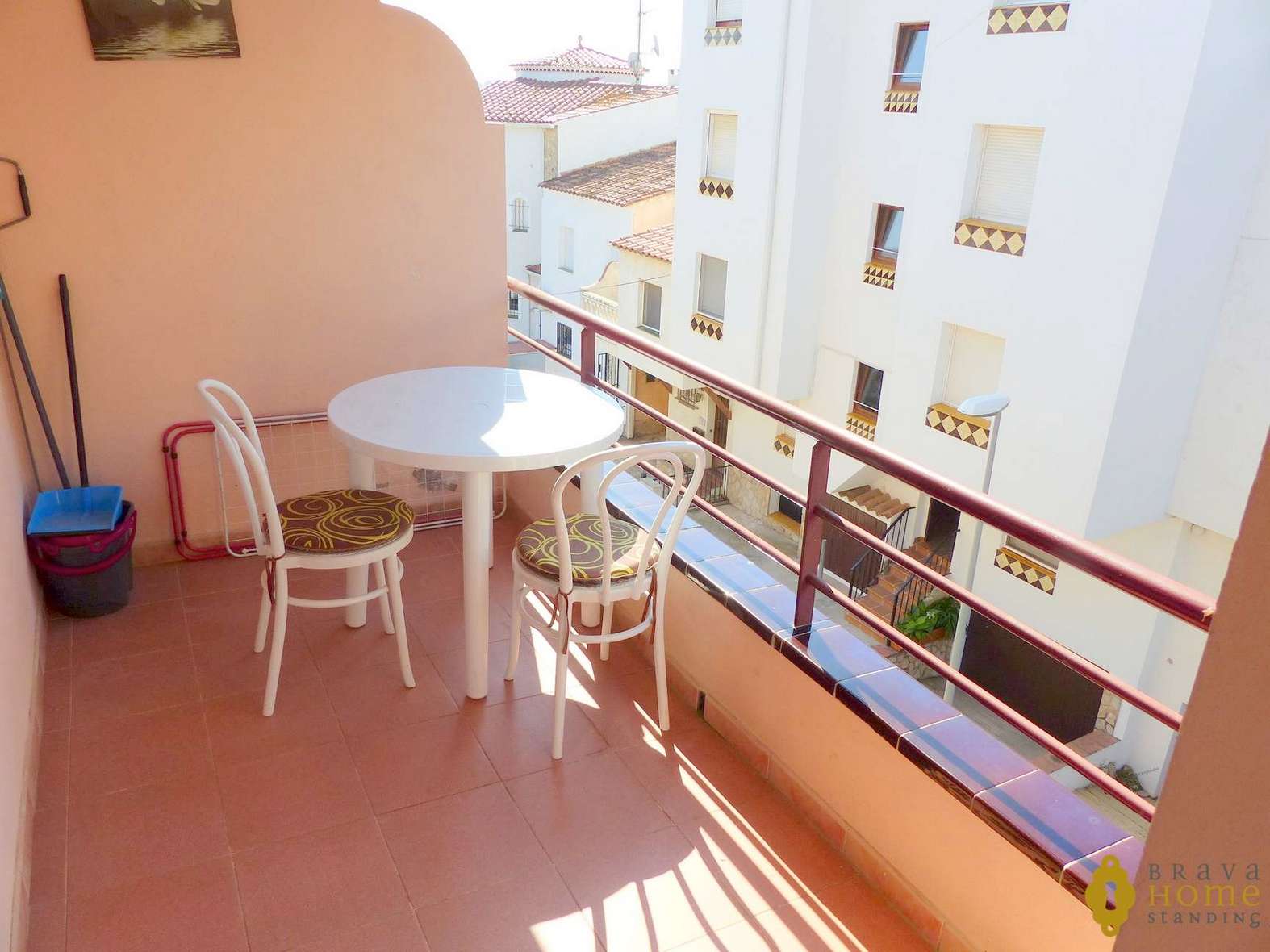 Bright renovated apartment for sale in Empuriabrava