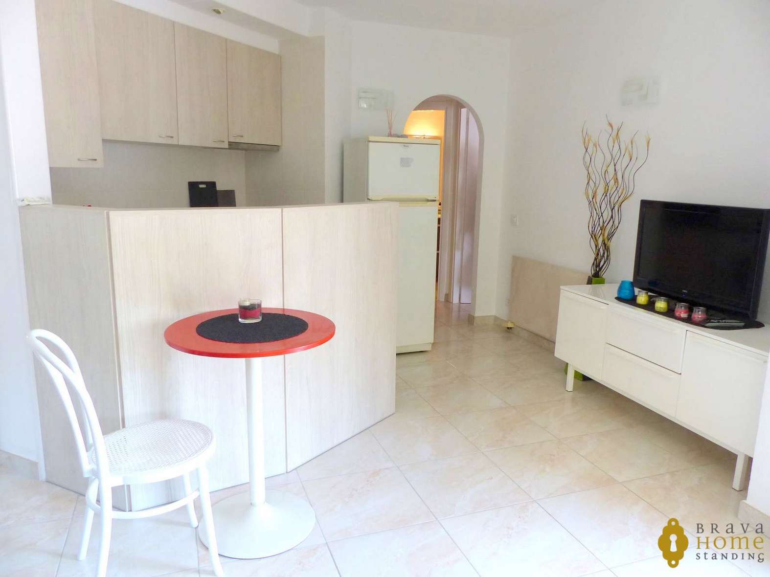 Bright renovated apartment for sale in Empuriabrava