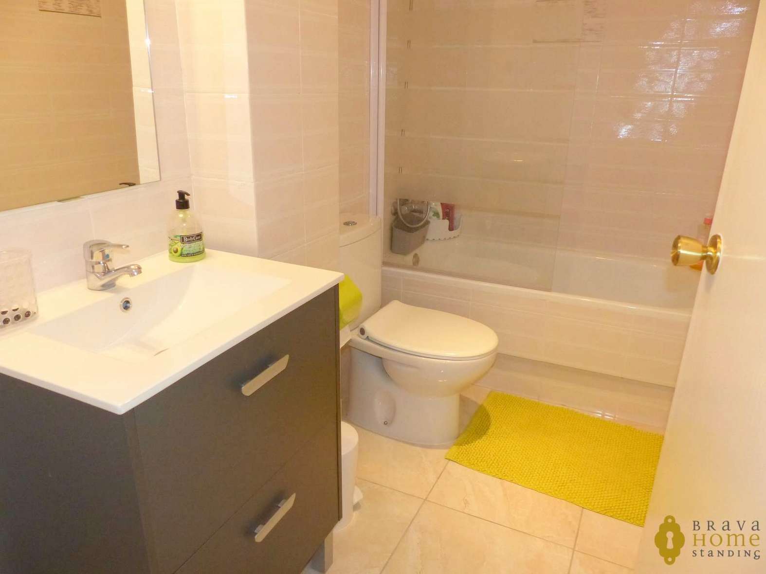 Bright renovated apartment for sale in Empuriabrava