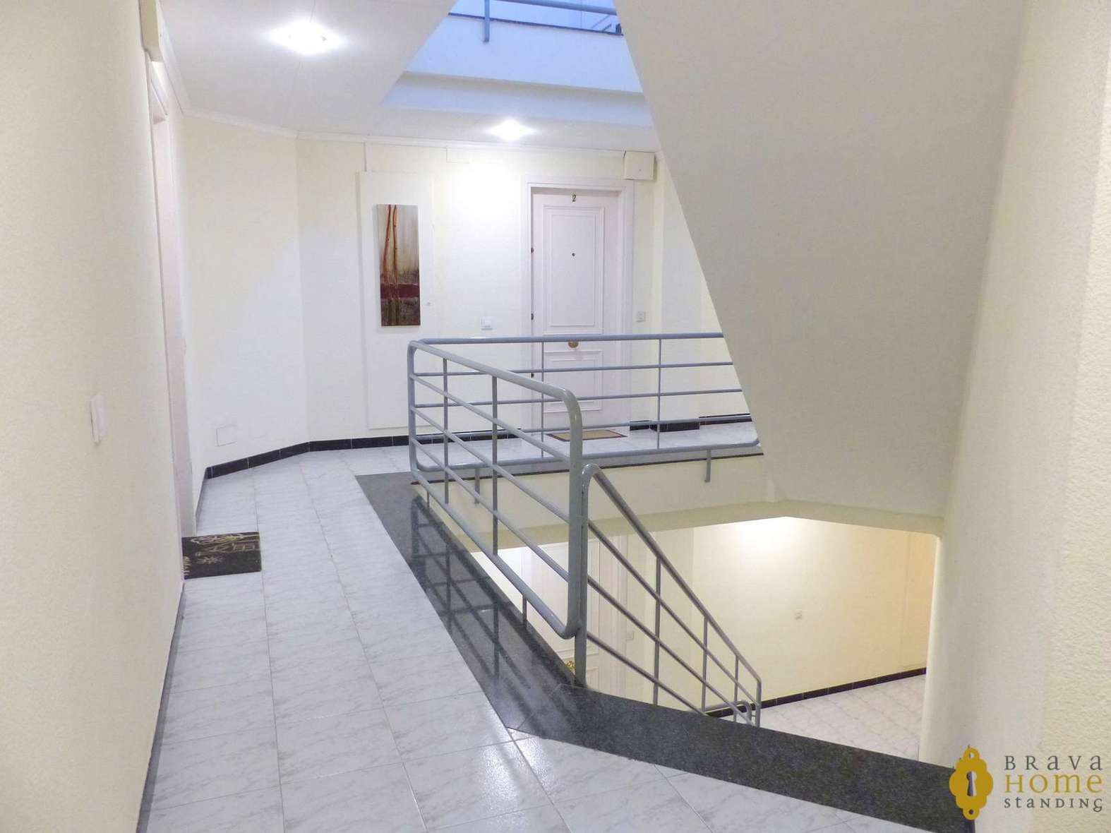 Bright renovated apartment for sale in Empuriabrava