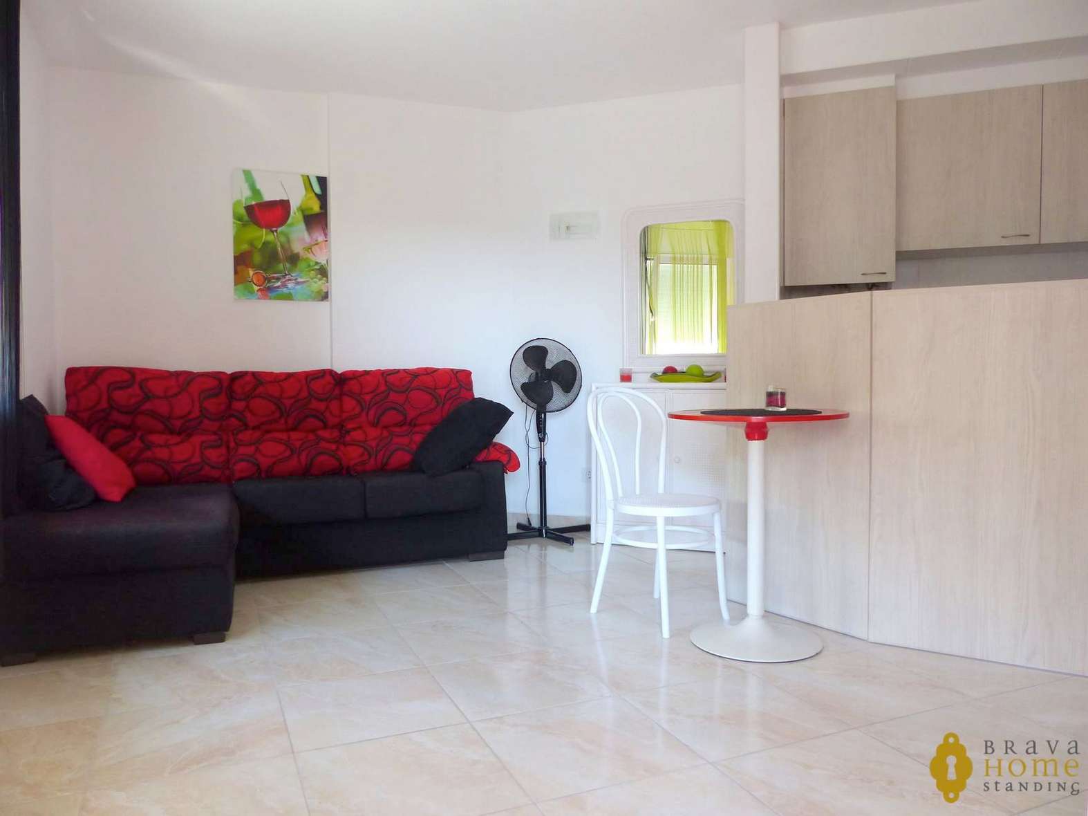 Bright renovated apartment for sale in Empuriabrava