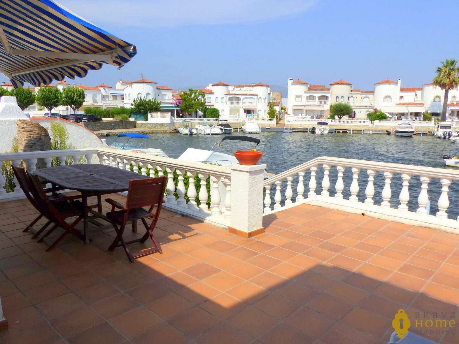 Bonica casa amb amarratge en venda a Empuriabrava