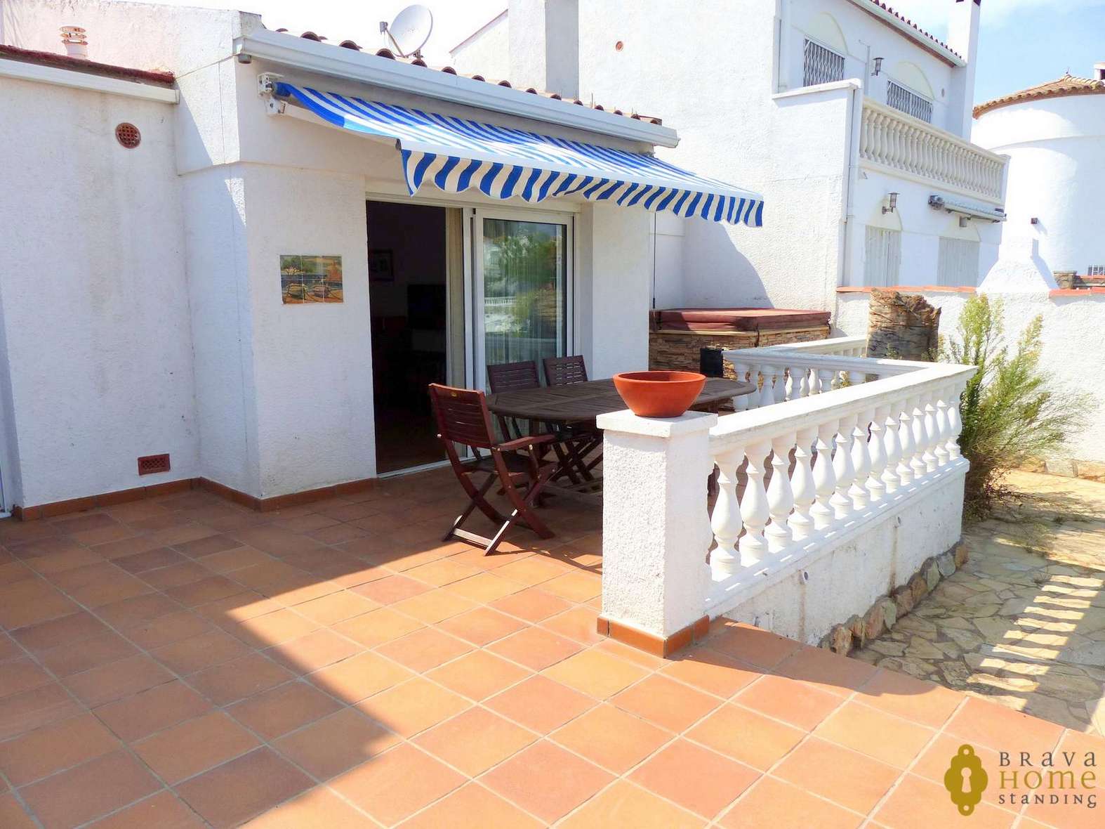 Bonica casa amb amarratge en venda a Empuriabrava