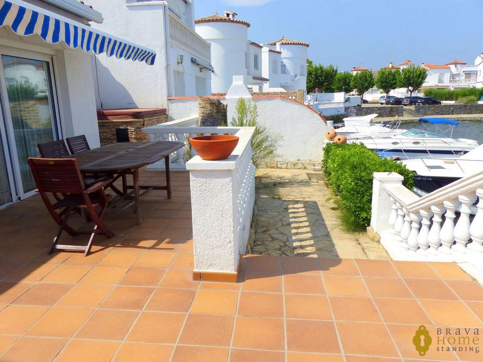 Bonica casa amb amarratge en venda a Empuriabrava
