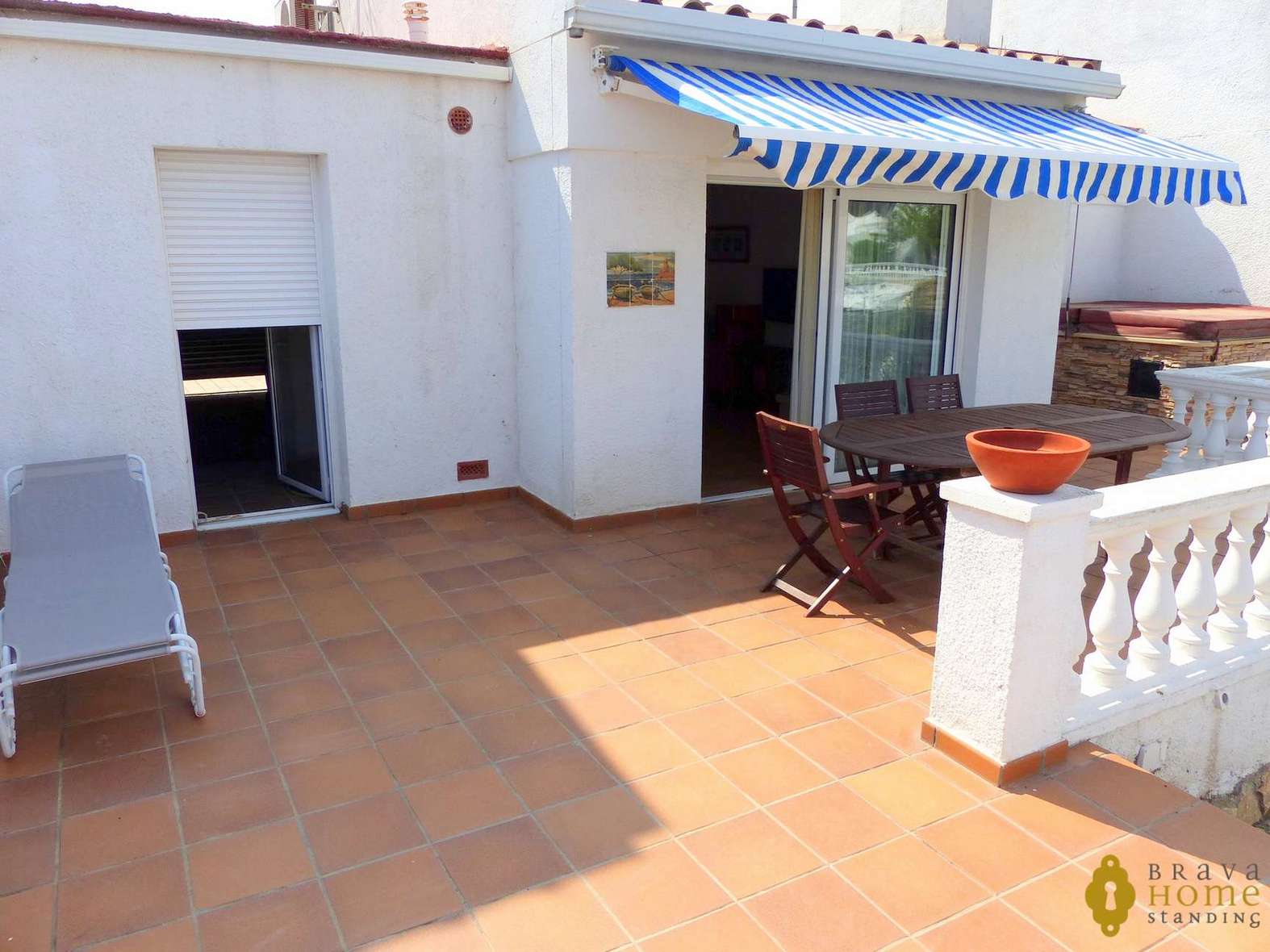 Bonica casa amb amarratge en venda a Empuriabrava