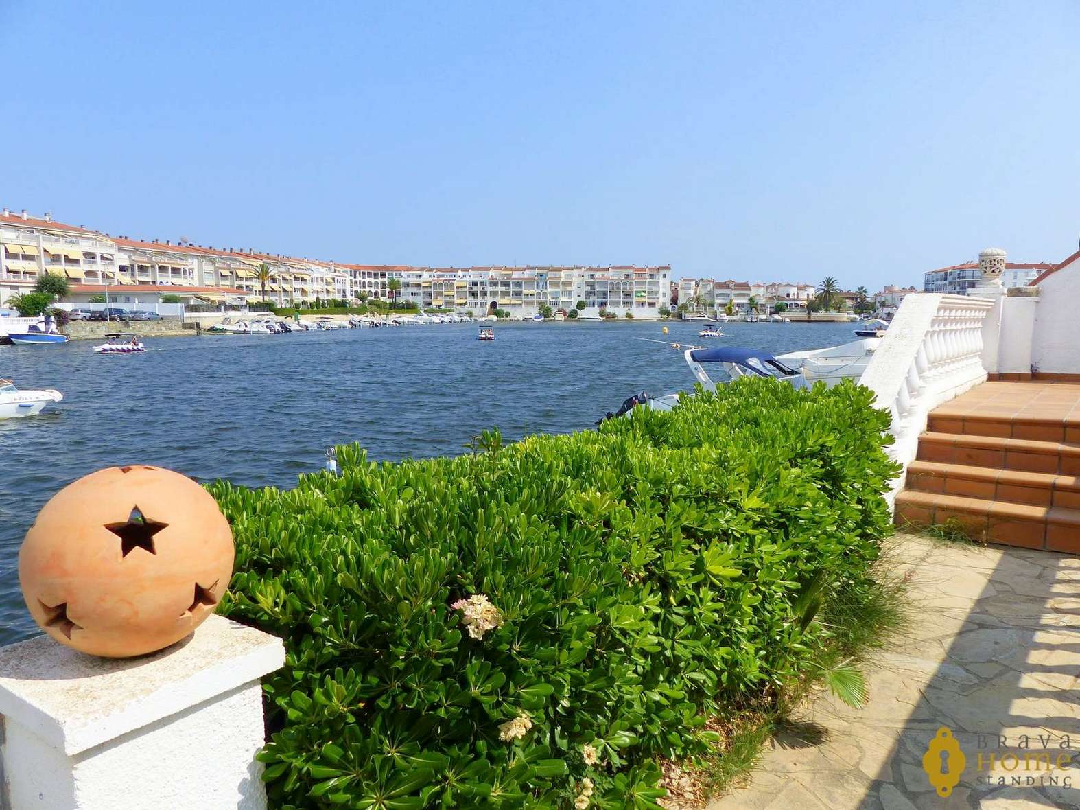 Bonica casa amb amarratge en venda a Empuriabrava