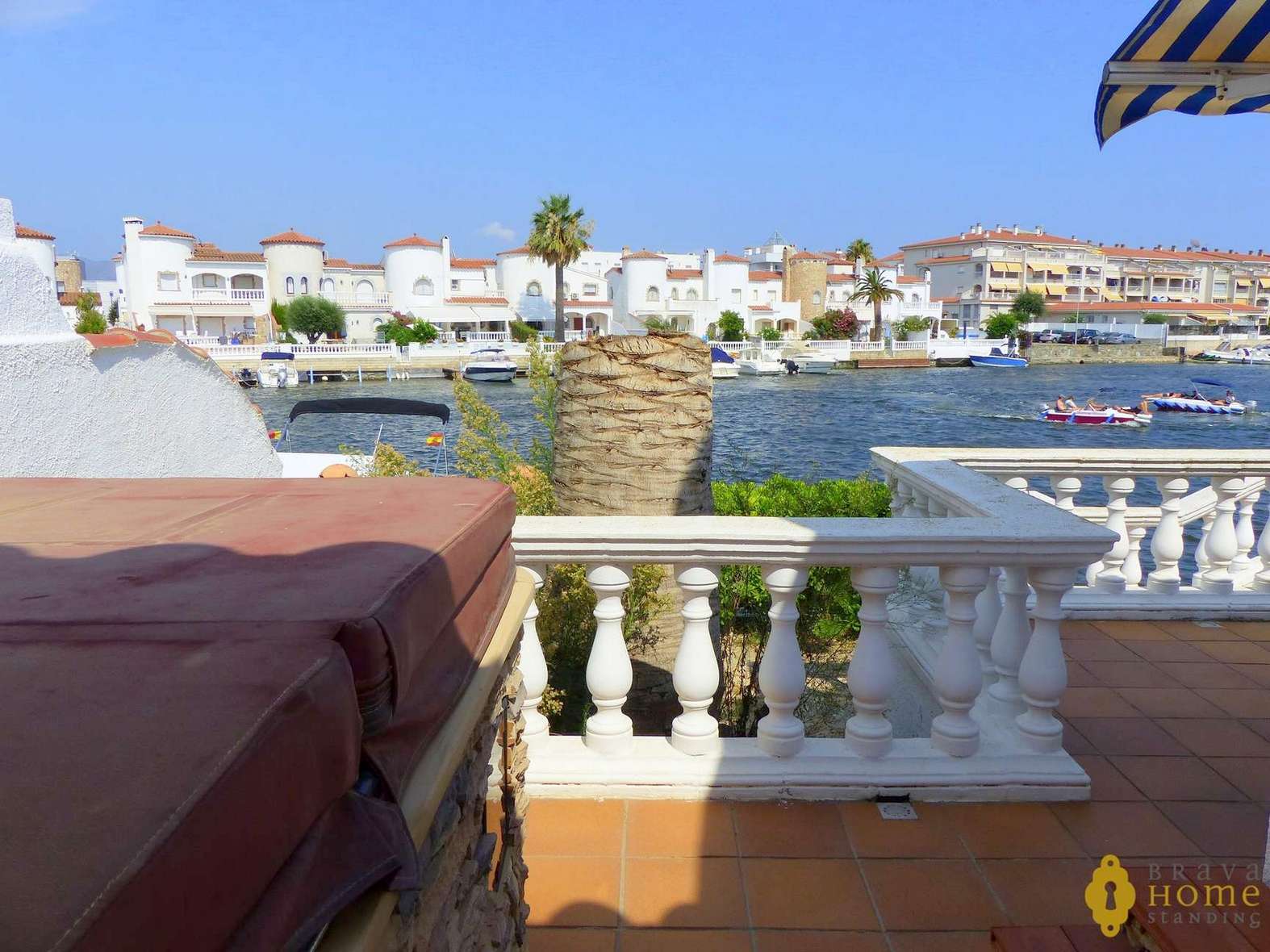 Bonica casa amb amarratge en venda a Empuriabrava