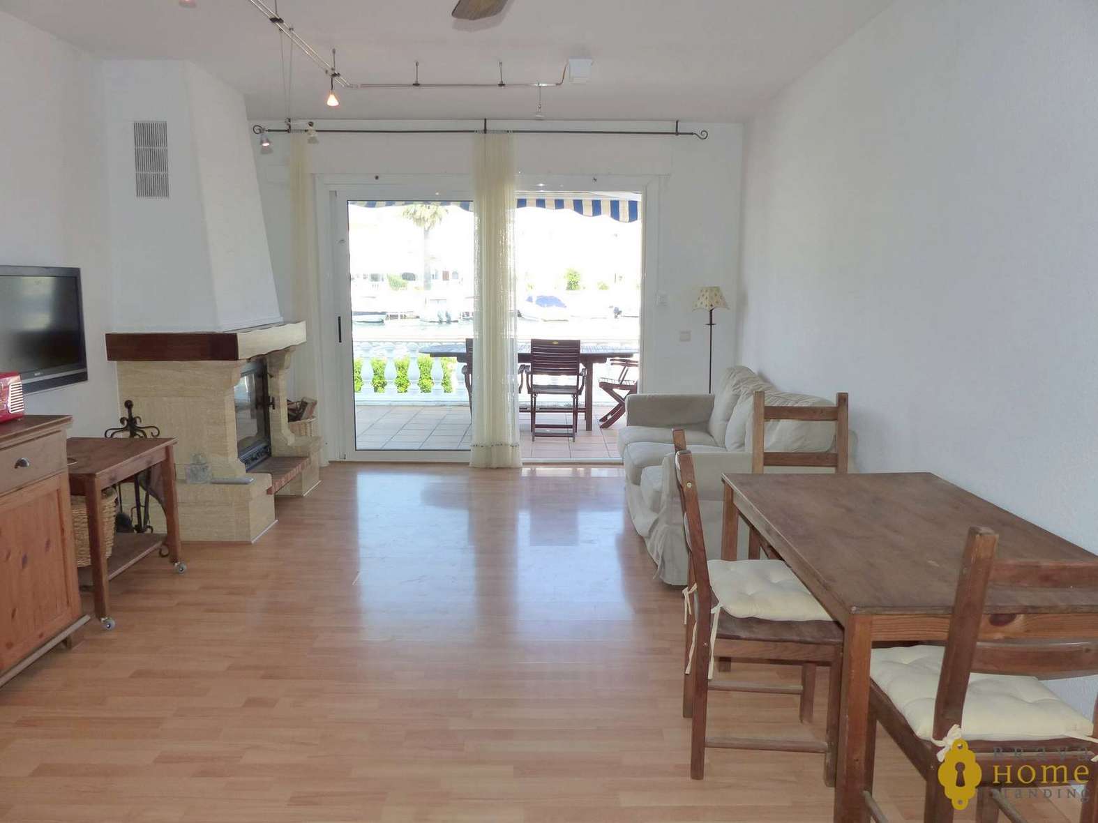 Bonica casa amb amarratge en venda a Empuriabrava