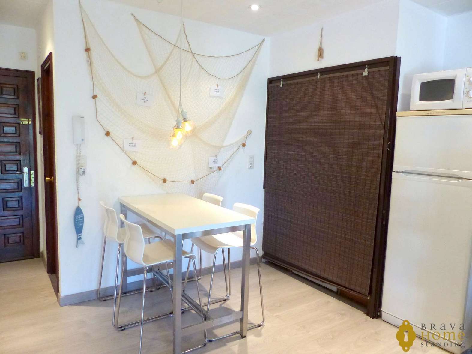 Beau studio avec terrasse, en vente à 300m de la plage de Rosas - Santa Margarita