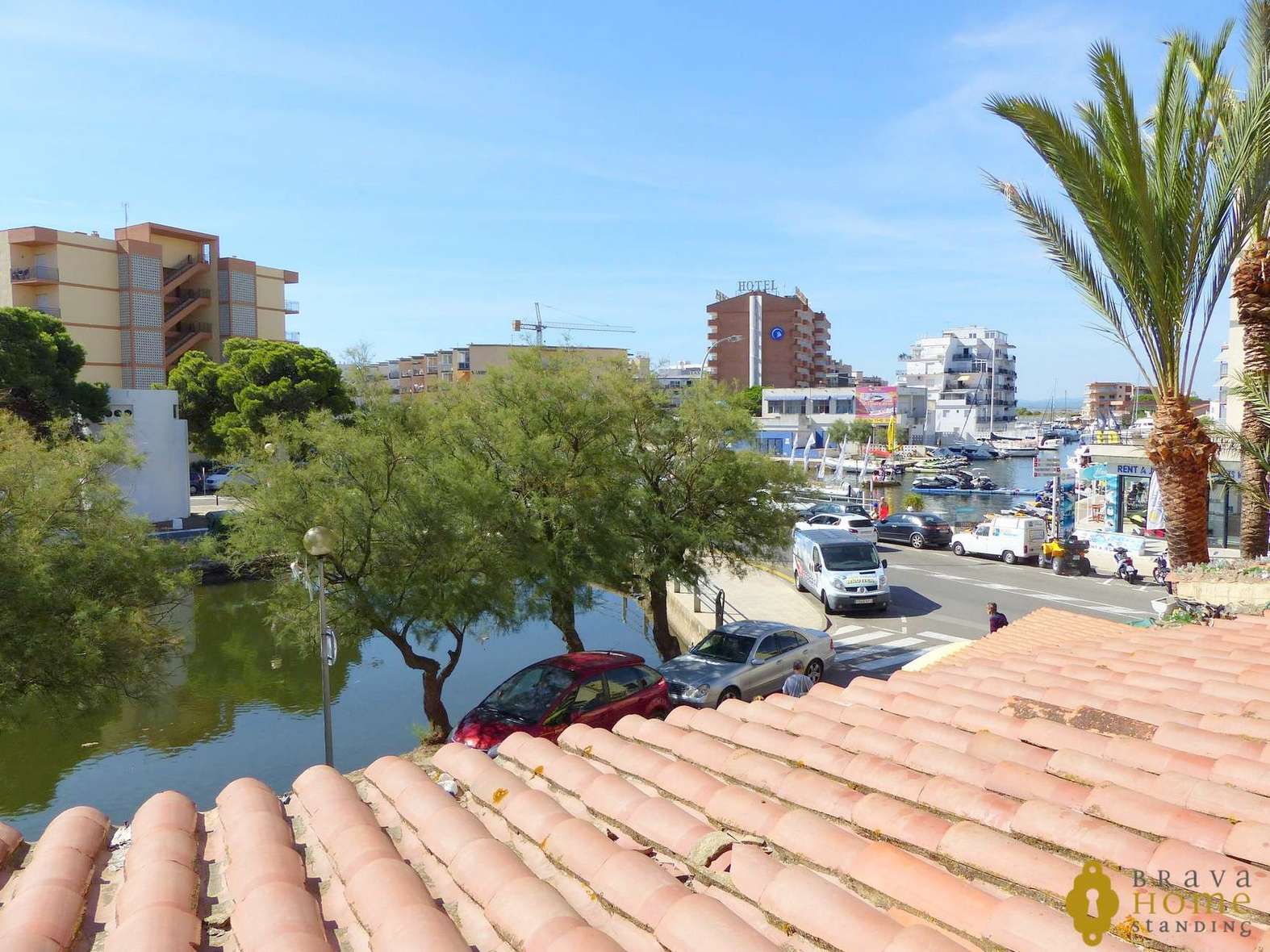 Hermoso estudio con terraza, en venta a 300 metros de la playa de Rosas - Santa Margarita