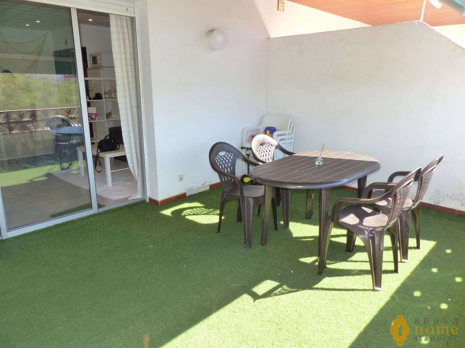 Beau studio avec terrasse, en vente à 300m de la plage de Rosas - Santa Margarita