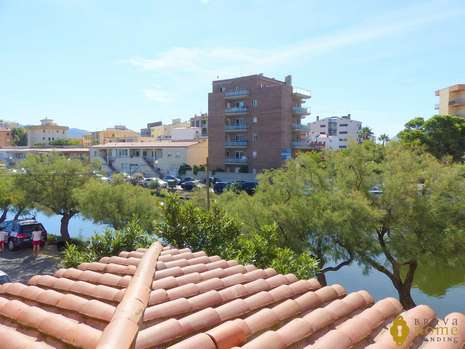 Beautiful studio with terrace, for sale at 300m from the beach of Rosas - Santa Margarita