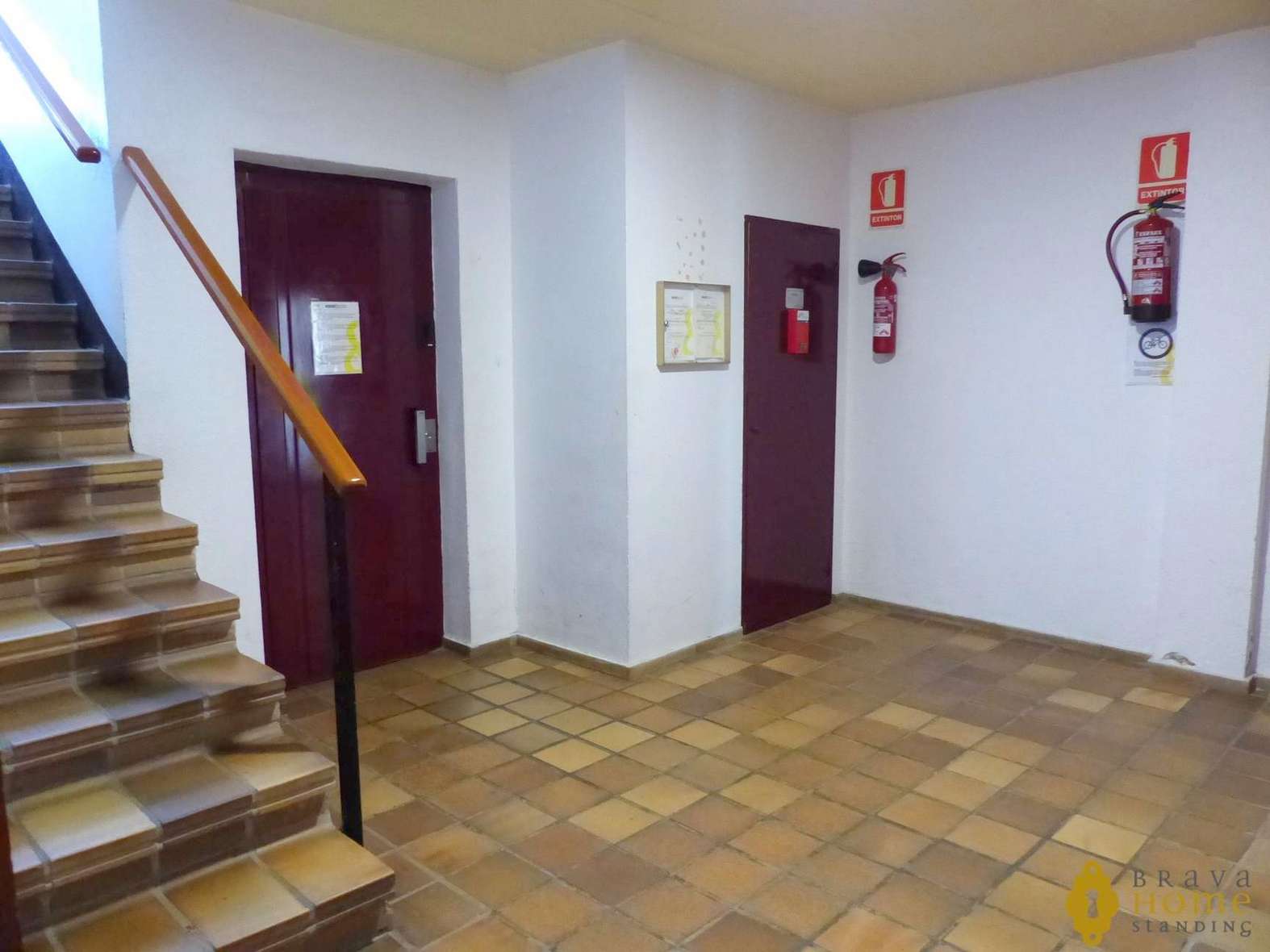 Beau studio avec terrasse, en vente à 300m de la plage de Rosas - Santa Margarita