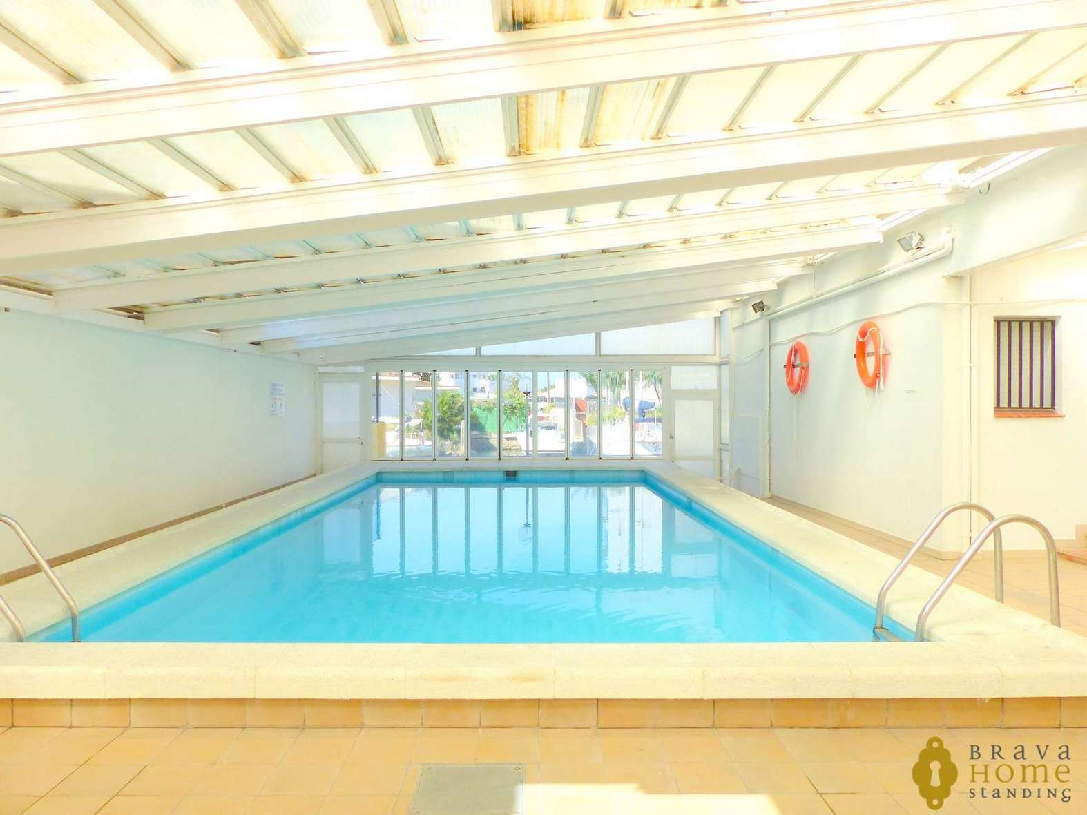 Beau studio avec terrasse, en vente à 300m de la plage de Rosas - Santa Margarita
