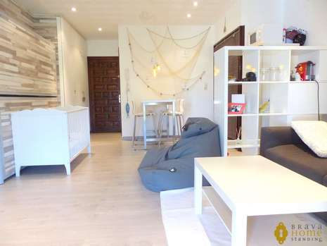 Beautiful studio with terrace, for sale at 300m from the beach of Rosas - Santa Margarita
