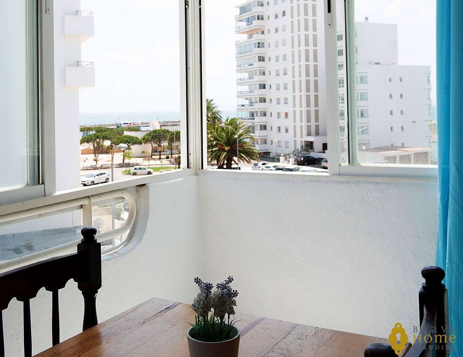 Beautiful apartment with sea view, for sale in Rosas - Santa Margarita
