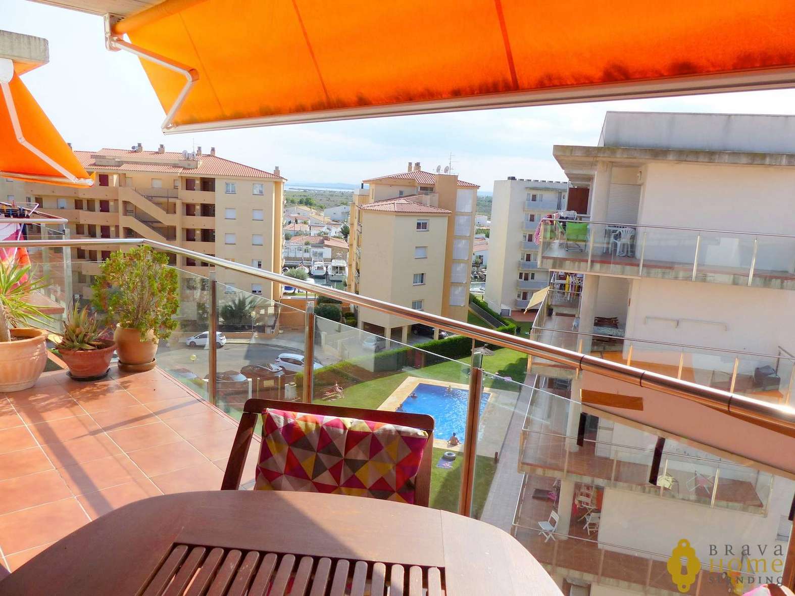 Apartamento reciente vistas al canal y parking venta Santa Margarita