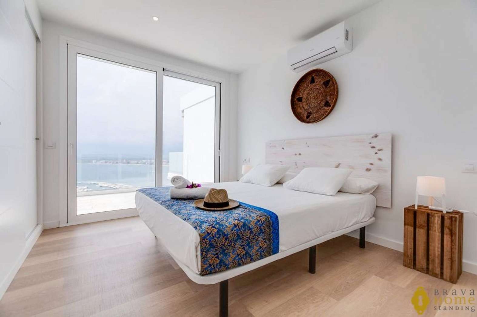 Maison neuve avec vue mer exceptionnelle, proche du centre ville de Rosas, en vente