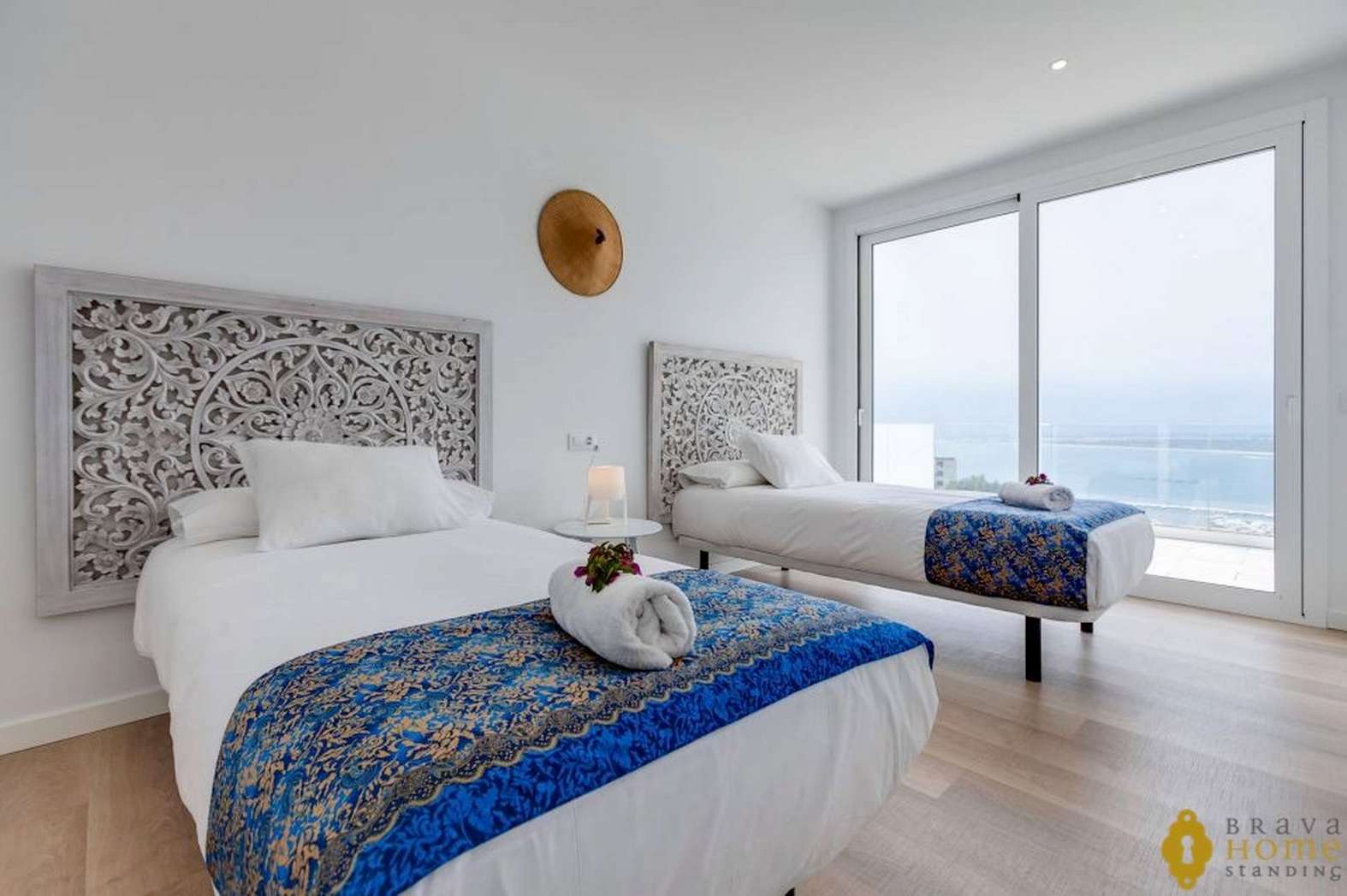 Maison neuve avec vue mer exceptionnelle, proche du centre ville de Rosas, en vente