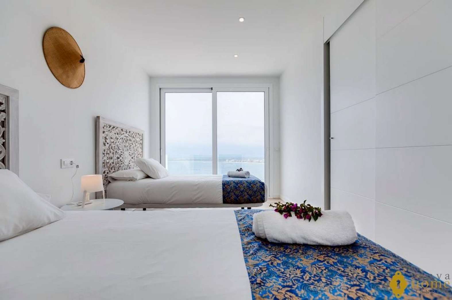 Maison neuve avec vue mer exceptionnelle, proche du centre ville de Rosas, en vente
