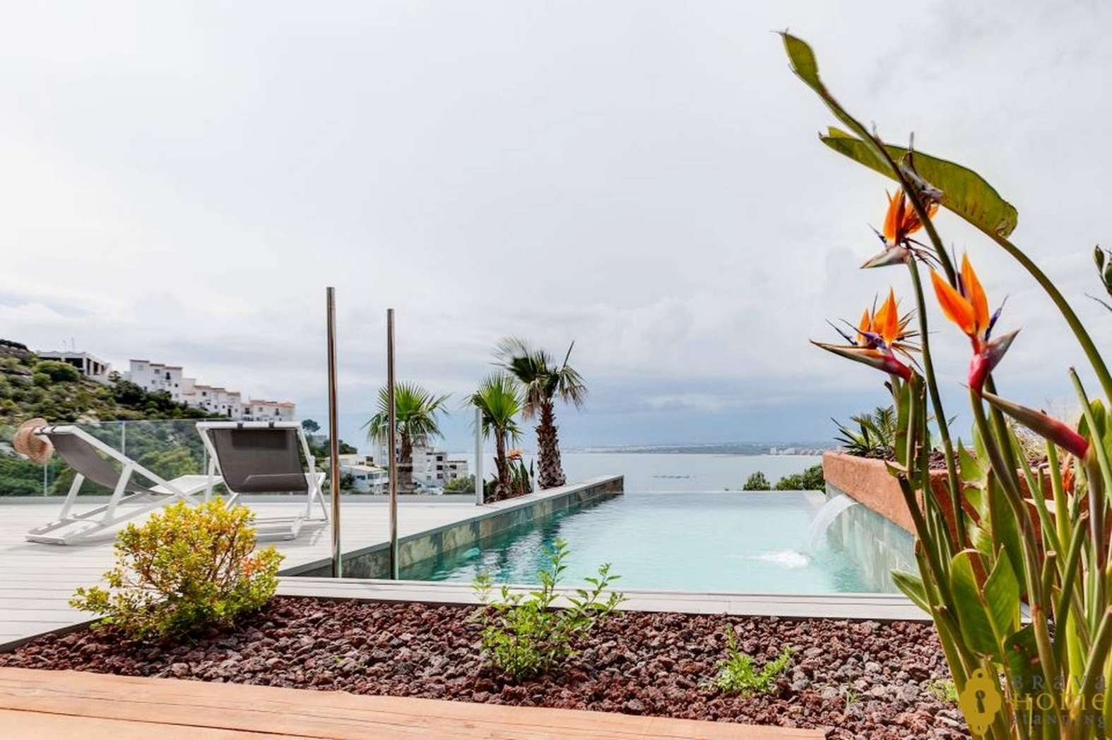Maison neuve avec vue mer exceptionnelle, proche du centre ville de Rosas, en vente