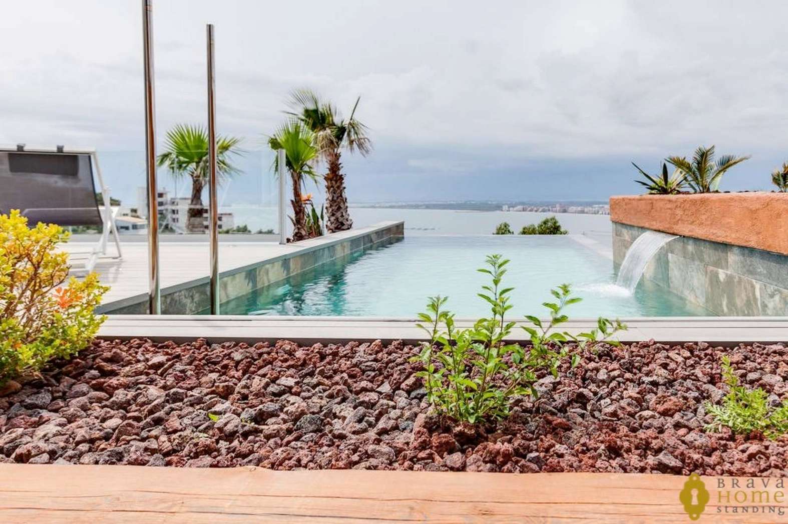 Maison neuve avec vue mer exceptionnelle, proche du centre ville de Rosas, en vente