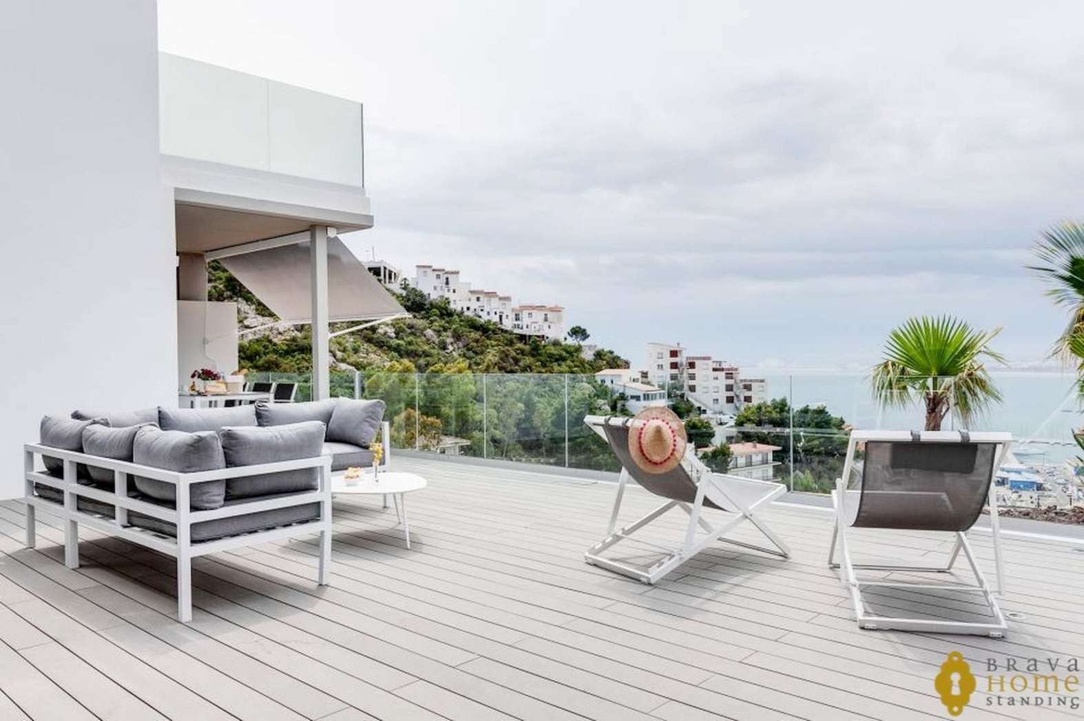 Maison neuve avec vue mer exceptionnelle, proche du centre ville de Rosas, en vente