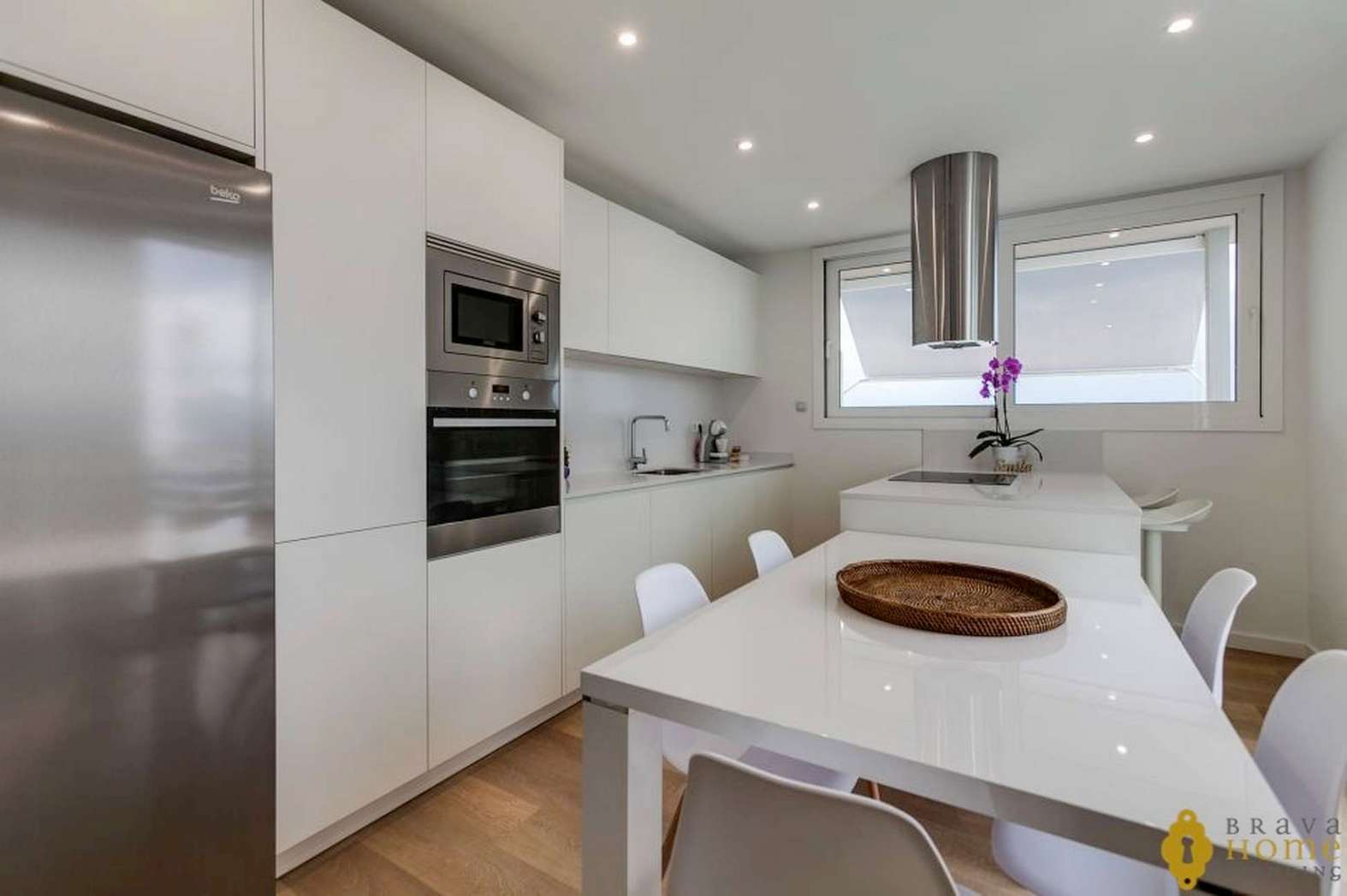 Maison neuve avec vue mer exceptionnelle, proche du centre ville de Rosas, en vente