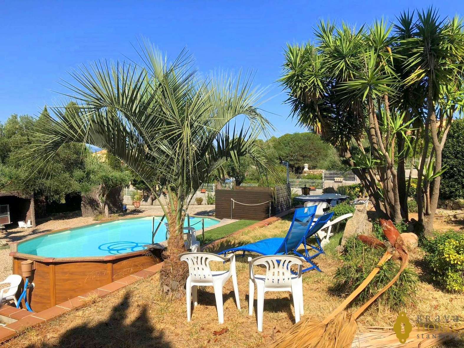 Beautiful villa with views over the Bay of Roses,  for sale in Palau Saverdera
