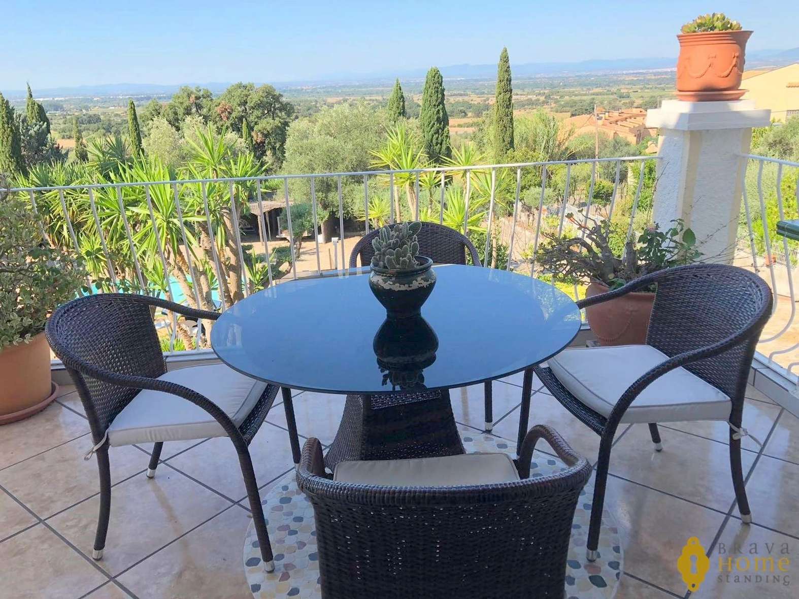 Beautiful villa with views over the Bay of Roses,  for sale in Palau Saverdera