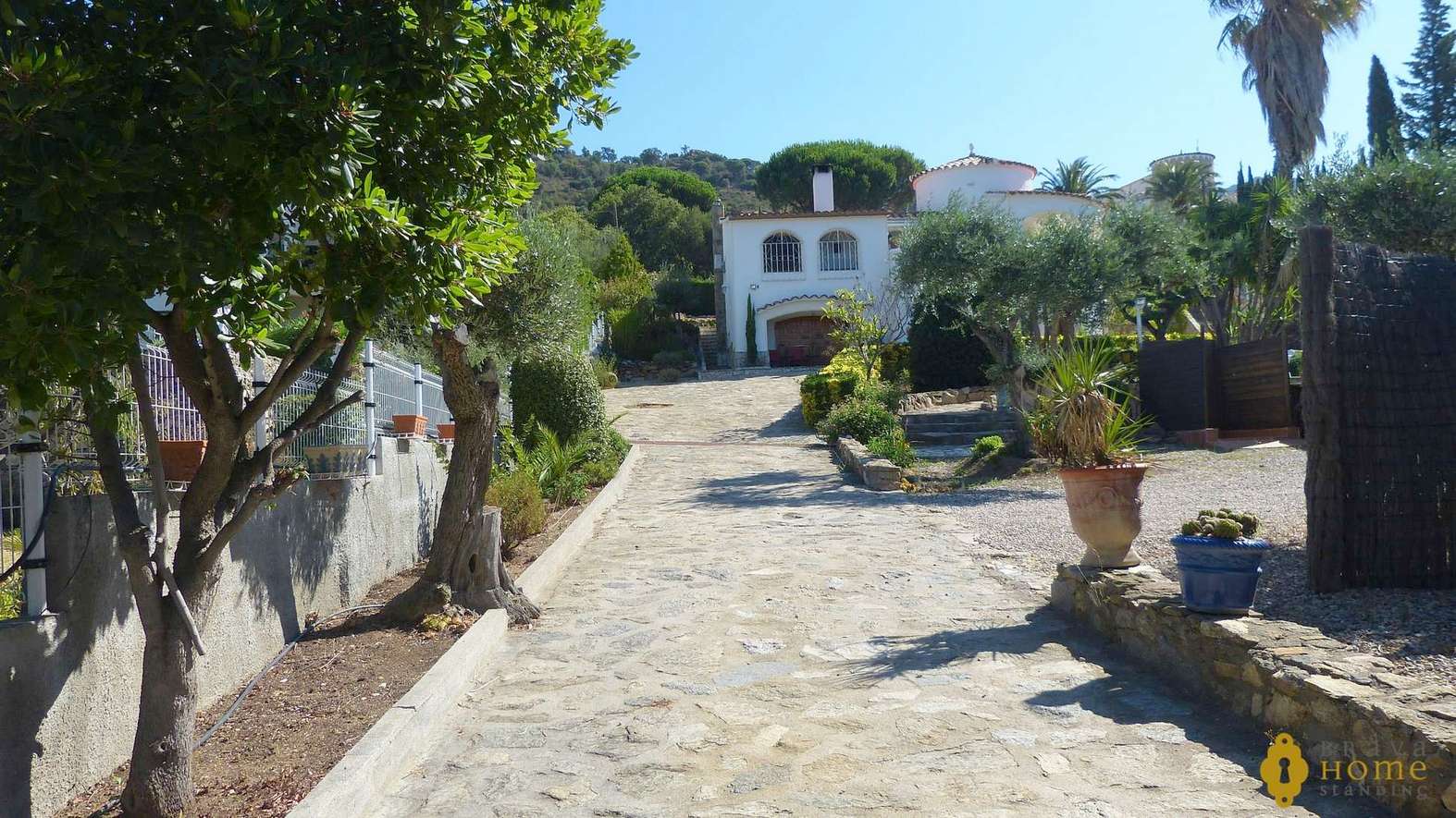 Beautiful villa with views over the Bay of Roses,  for sale in Palau Saverdera