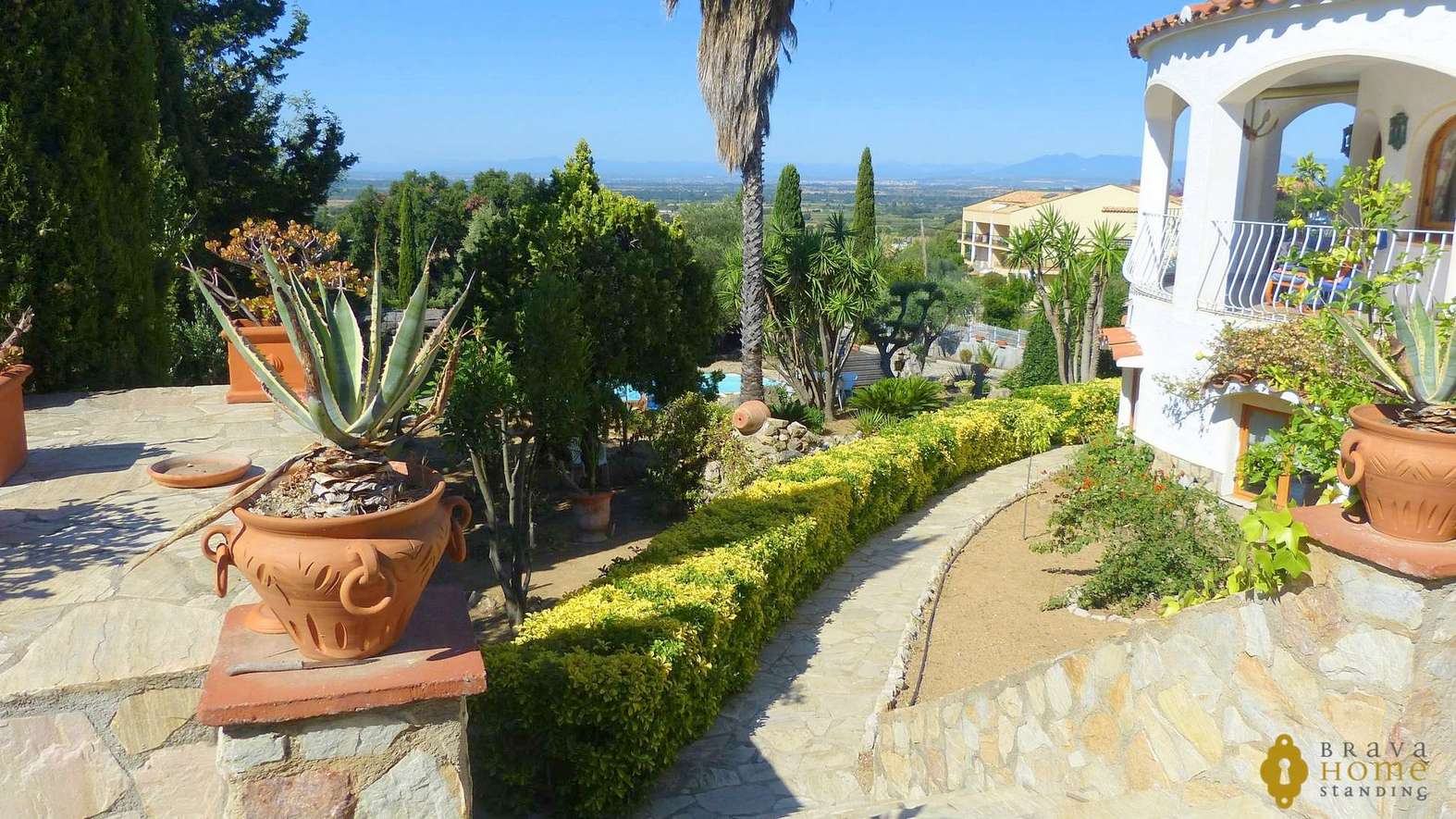 Beautiful villa with views over the Bay of Roses,  for sale in Palau Saverdera