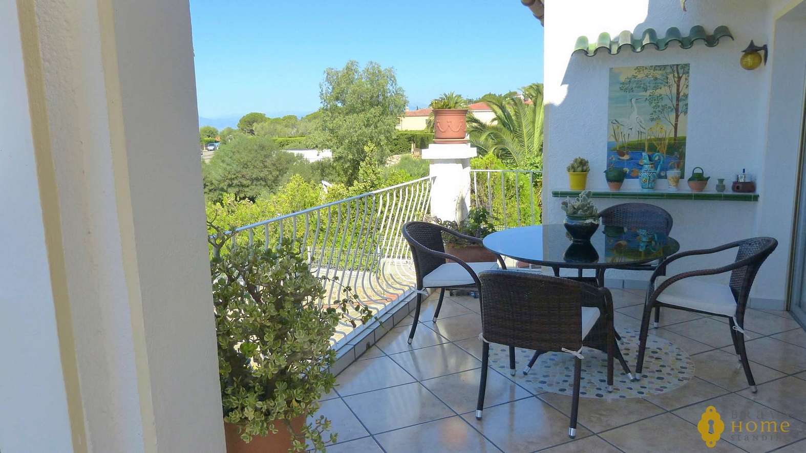 Beautiful villa with views over the Bay of Roses,  for sale in Palau Saverdera