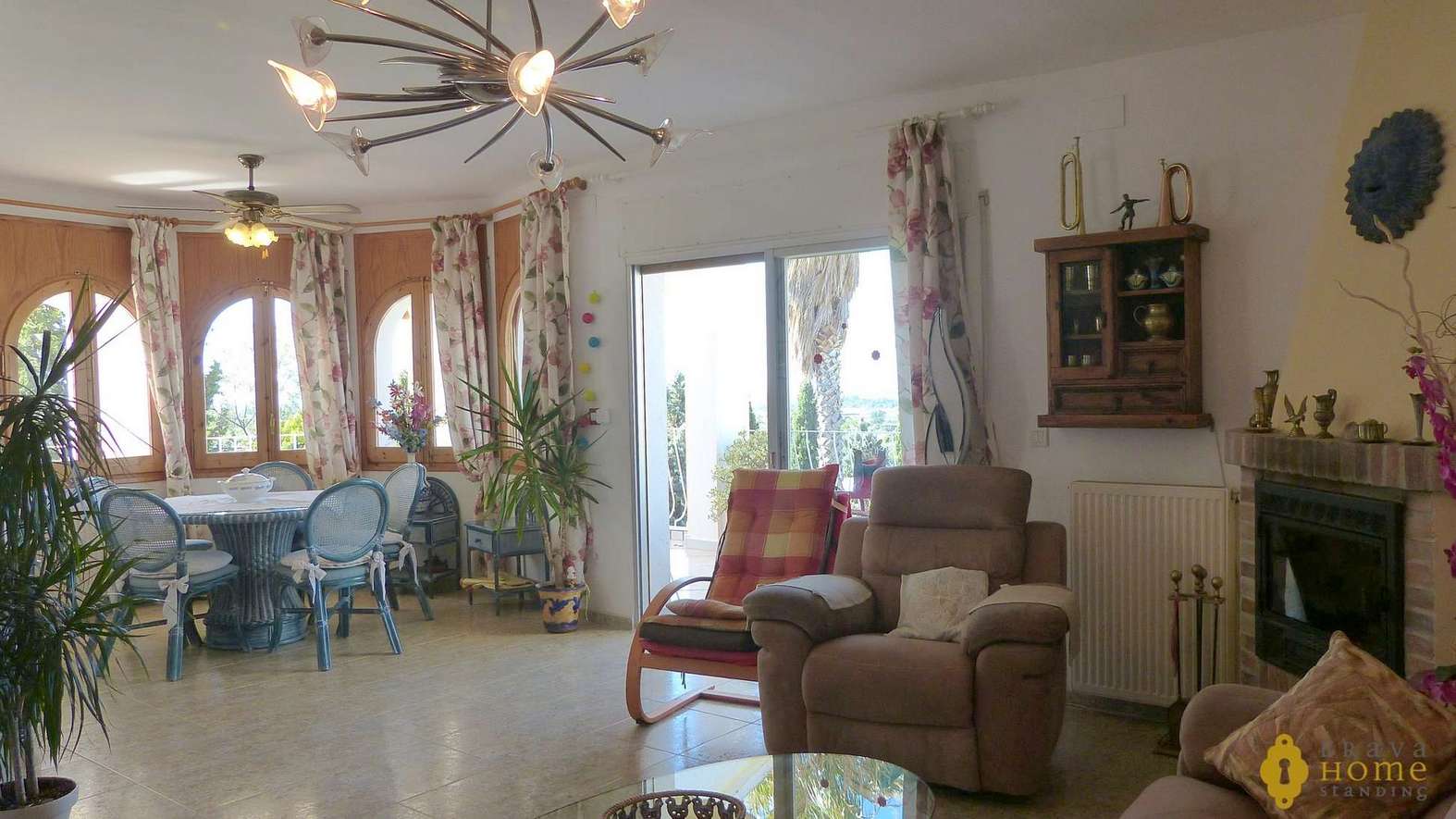 Beautiful villa with views over the Bay of Roses,  for sale in Palau Saverdera