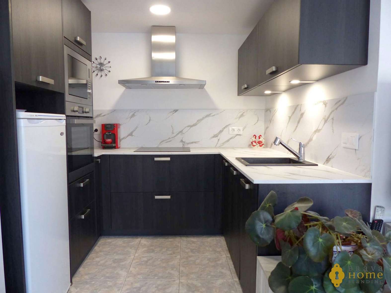 Splendid renovated apartment with sea view, for sale in Santa Margarita