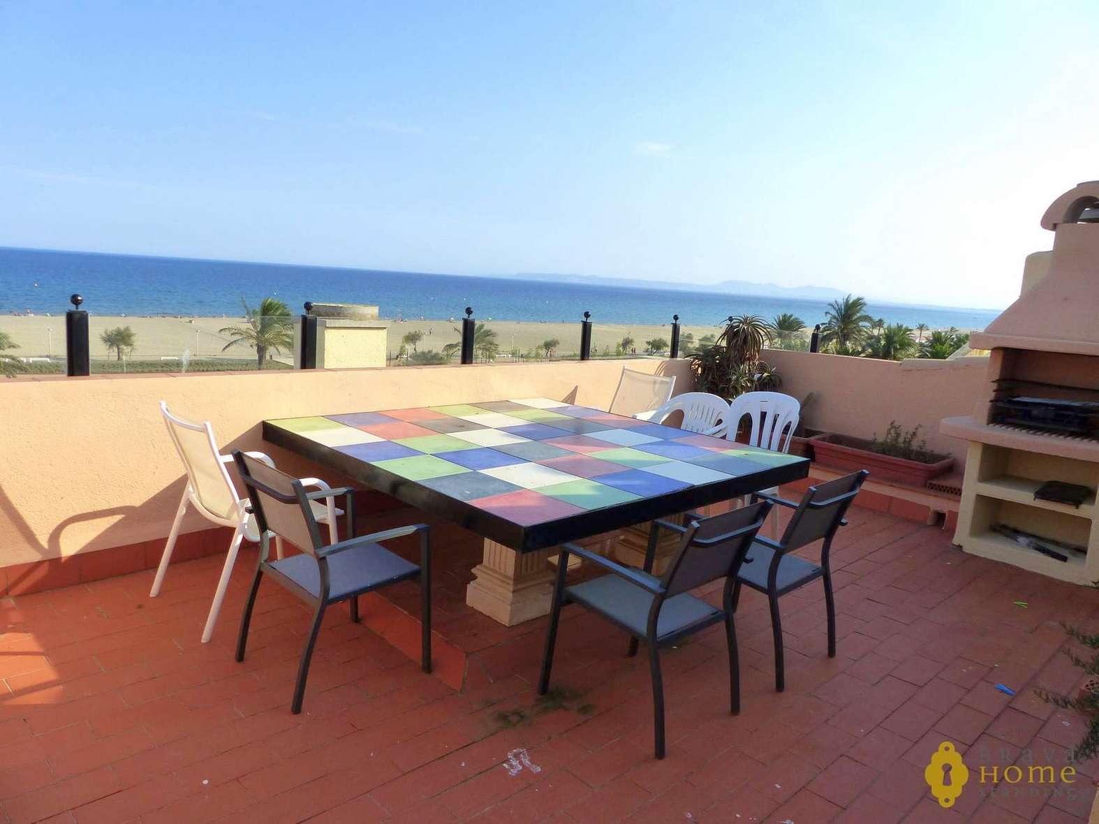 Luxurious penthouse in 1st line of sea, for sale in Empuriabrava