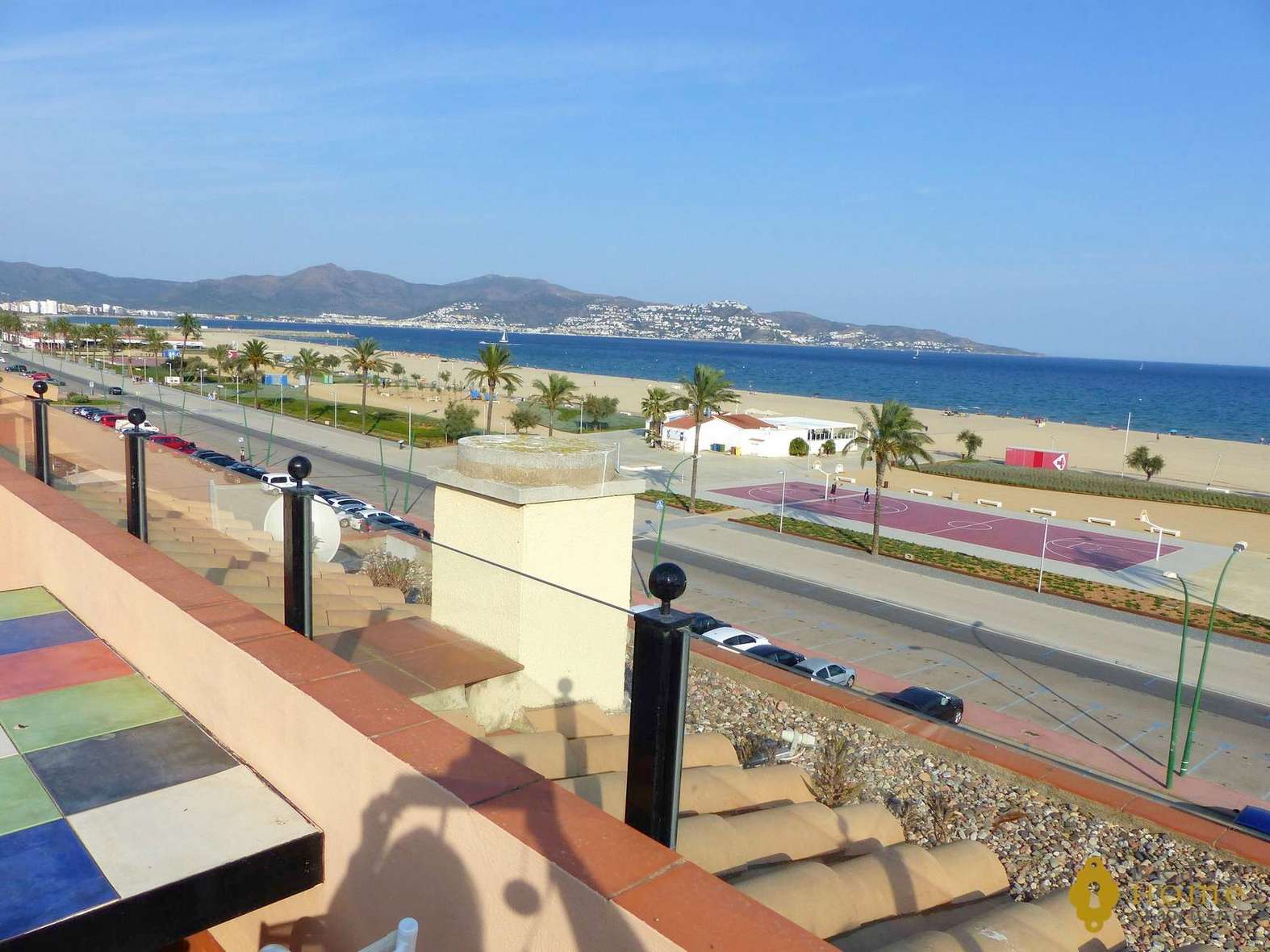 Luxurious penthouse in 1st line of sea, for sale in Empuriabrava