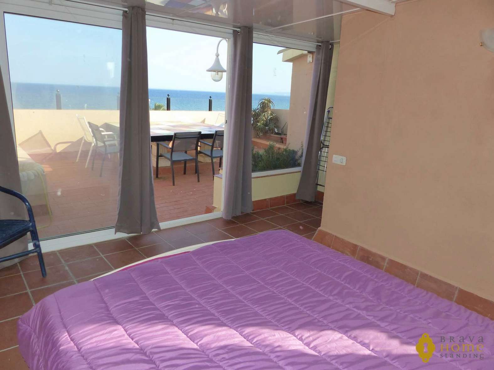 Luxurious penthouse in 1st line of sea, for sale in Empuriabrava