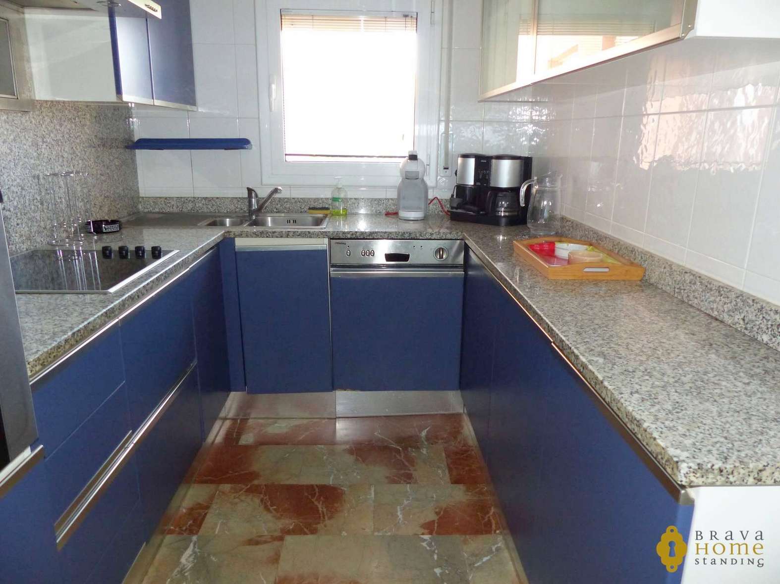 Luxurious penthouse in 1st line of sea, for sale in Empuriabrava