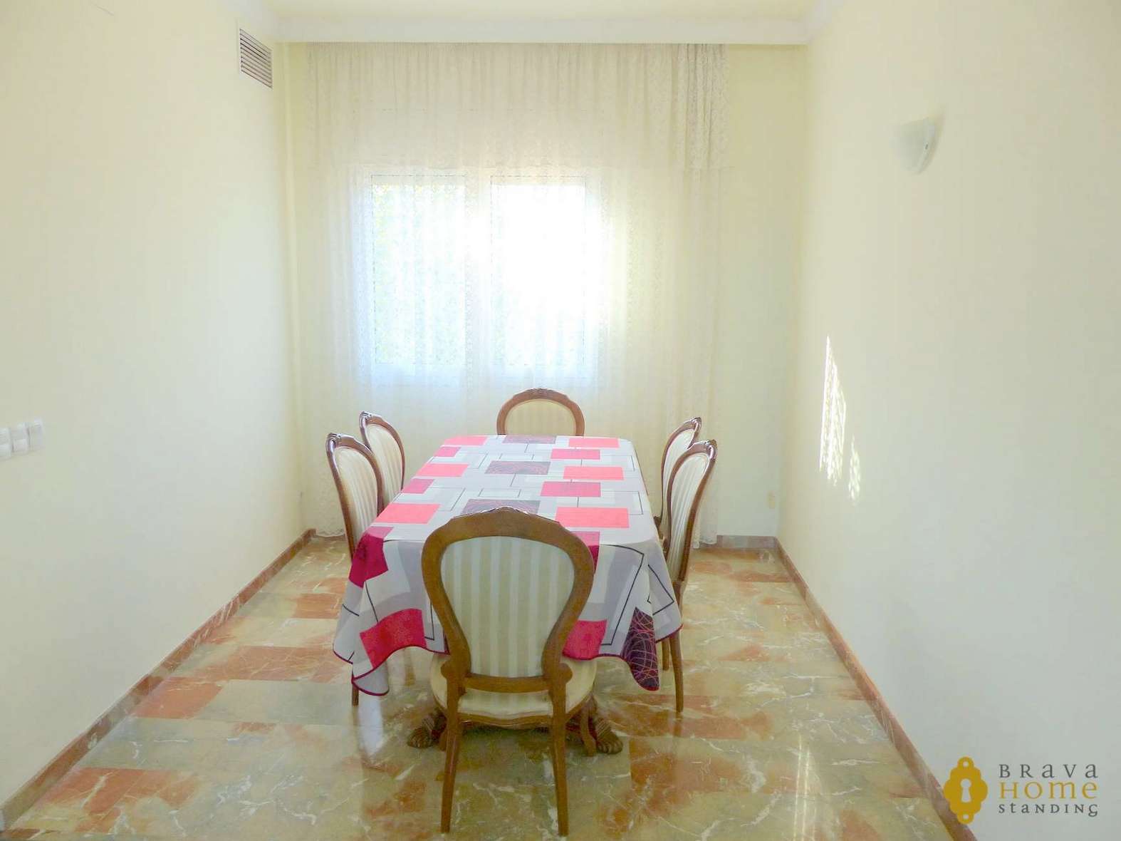 Luxurious penthouse in 1st line of sea, for sale in Empuriabrava
