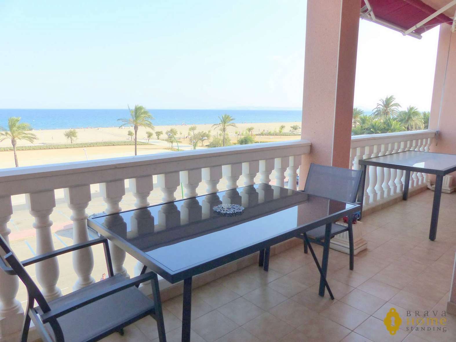 Luxurious penthouse in 1st line of sea, for sale in Empuriabrava