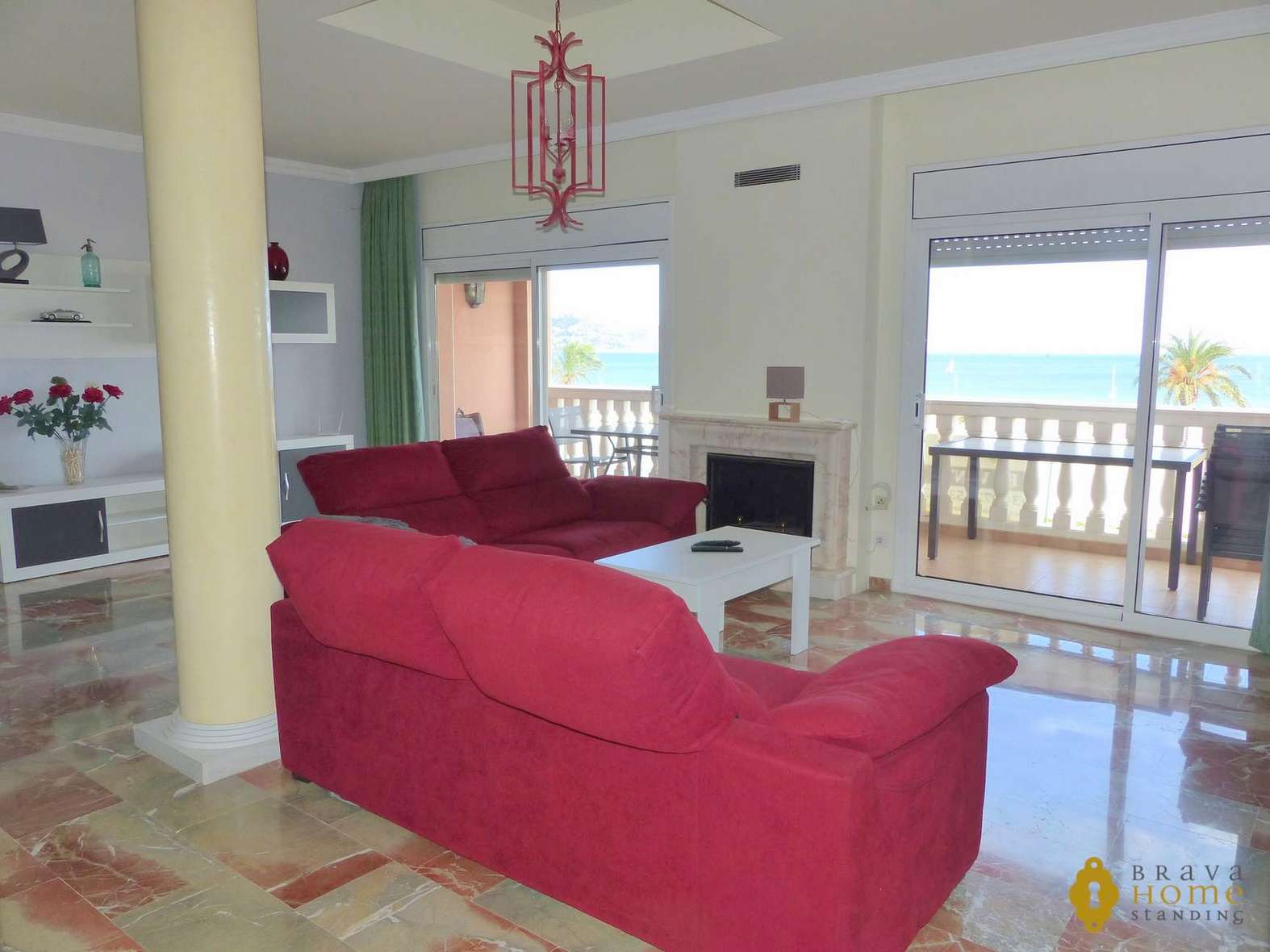 Luxurious penthouse in 1st line of sea, for sale in Empuriabrava