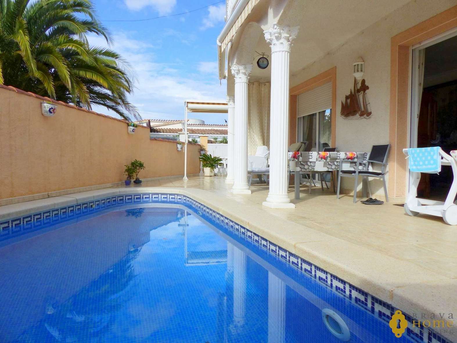 Belle maison avec piscine en vente à Empuriabrava