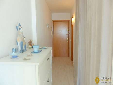 Superb apartment in 1st line of sea for sale in Empuriabrava 