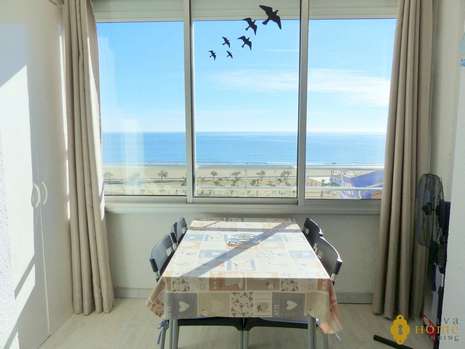 Superb apartment in 1st line of sea for sale in Empuriabrava 