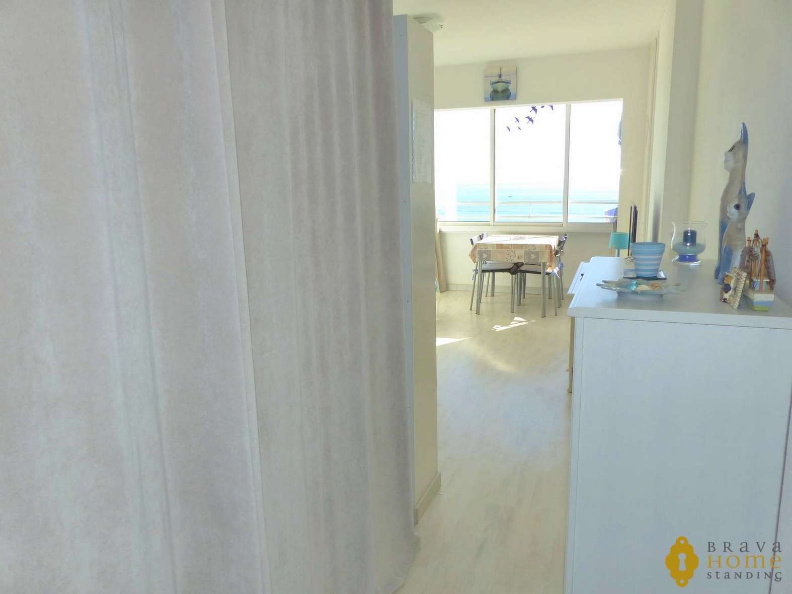 Superb apartment in 1st line of sea for sale in Empuriabrava 